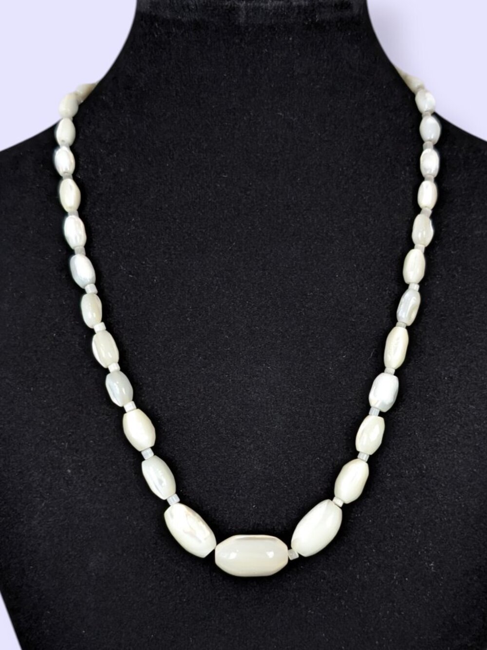 Vintage Graduated Mother of Pearl Beaded Necklace